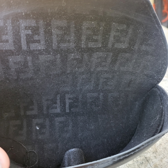 Fendi sunglasses case - Picture 2 of 4